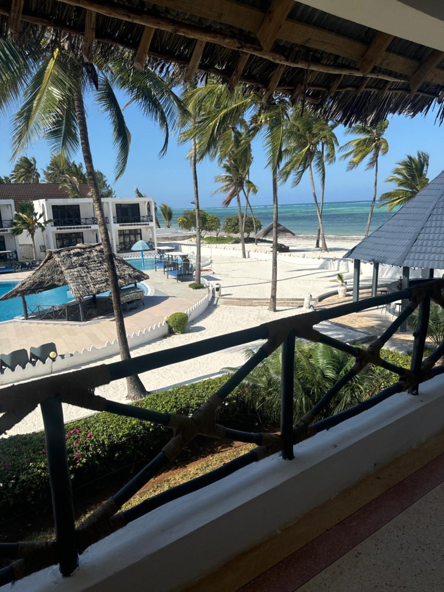 Zanzinite Beach Spa Hotel Занзибар Экстерьер фото